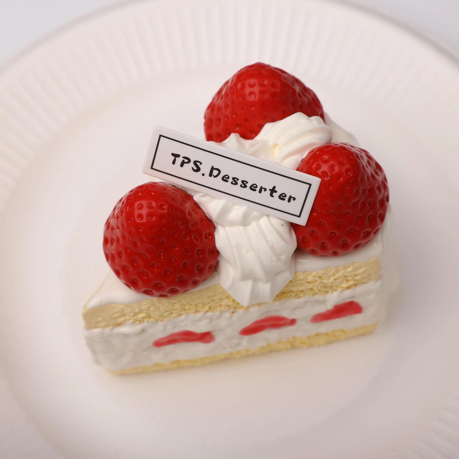 CREAMY TREE Three Small Strawberry Corner Sliced Cakes