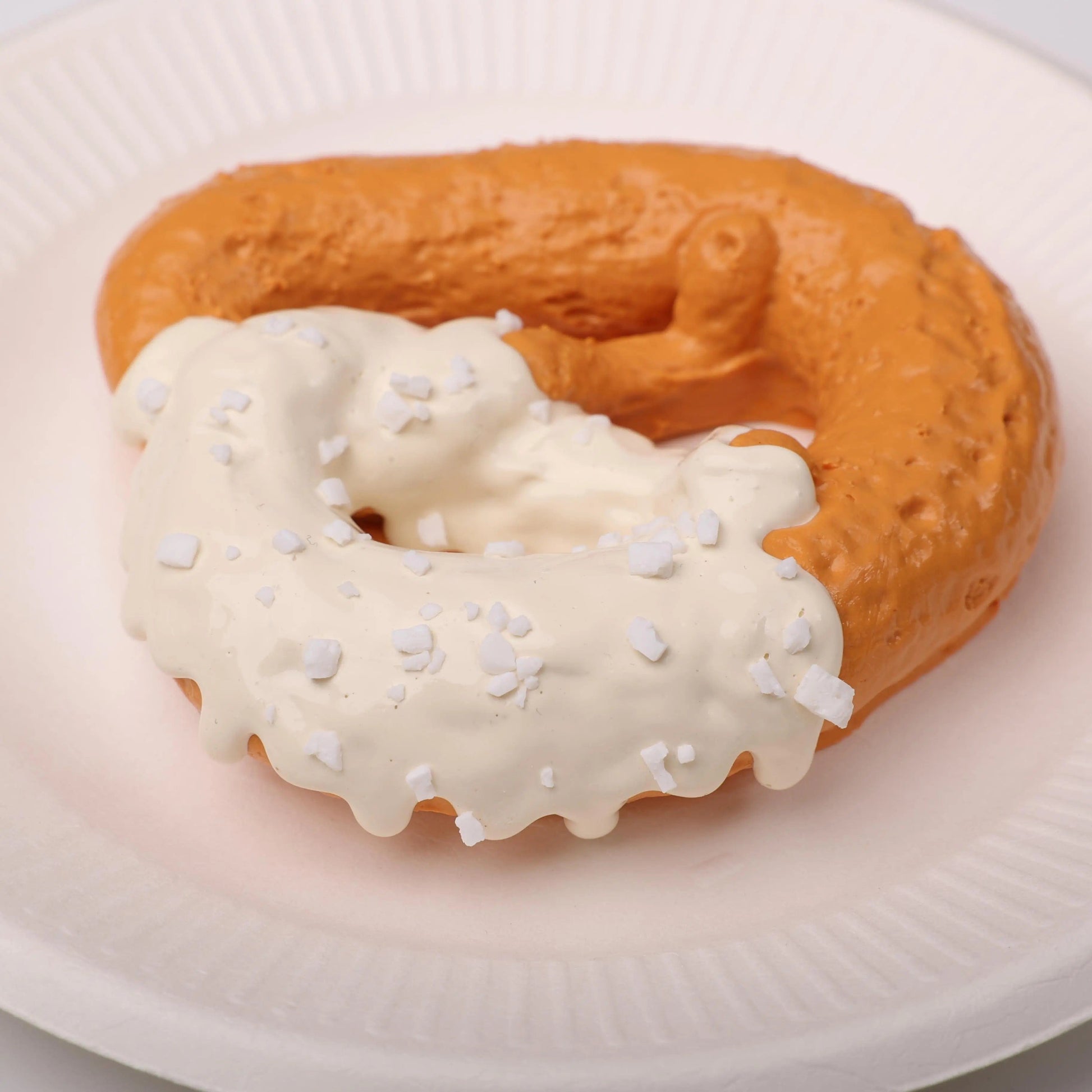 CREAMY TREE White Chocolate Pretzel Bun Squishy Toy