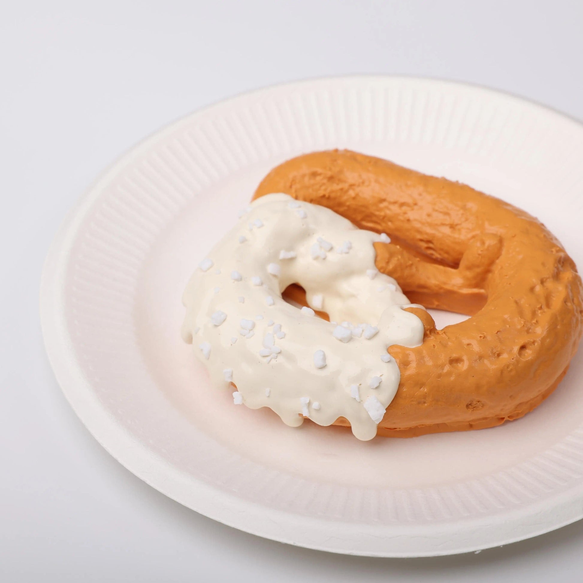 CREAMY TREE White Chocolate Pretzel Bun Squishy Toy