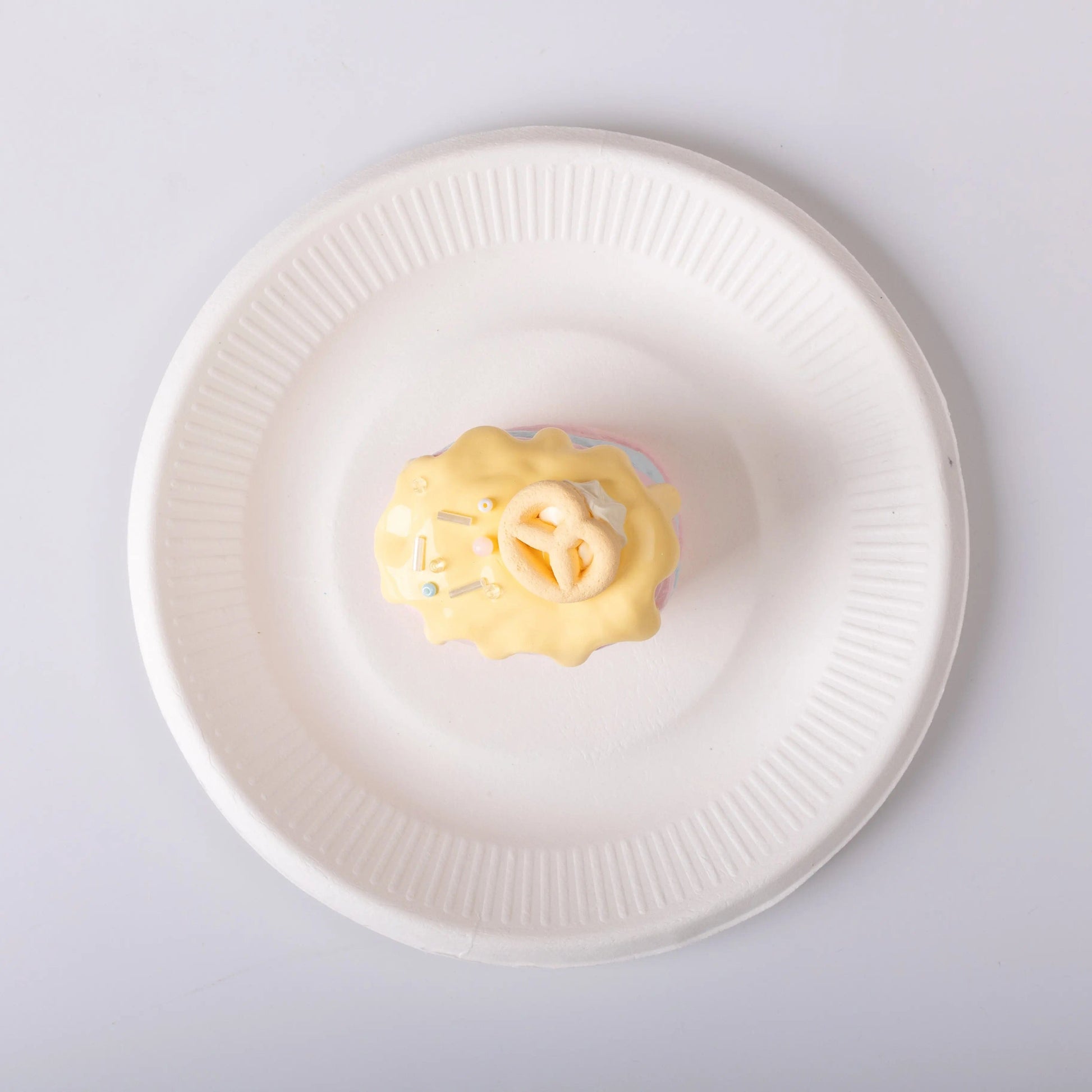 CREAMY TREE White Chocolate Sandwich Cookie Squishy Toy