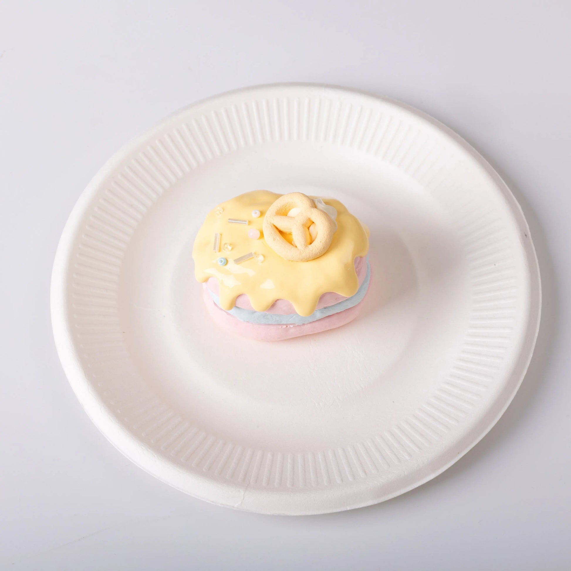 CREAMY TREE White Chocolate Sandwich Cookie Squishy Toy