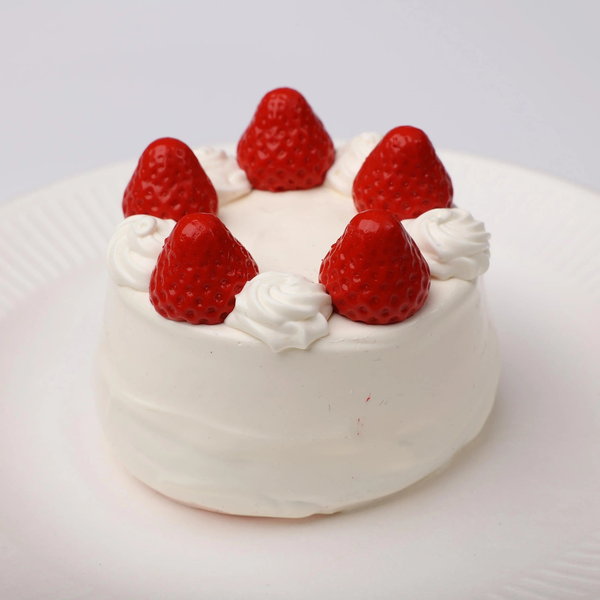 CREAMY TREE White Cream Winter Strawberry Cake Squishy Toy