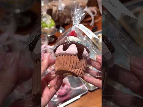 The texture of Creamy Tree P-Brown Cupcake Squishy Toy