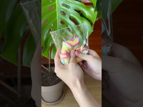 The texture of Creamy Tree SpongeBob B-Day Cake food squishy toys