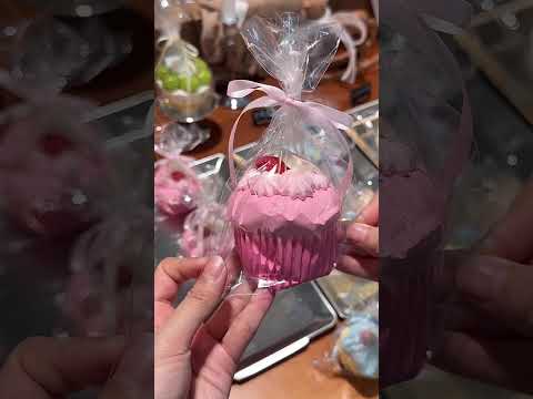 The texture of Creamy Tree P-Green Cupcake Squishy Toy